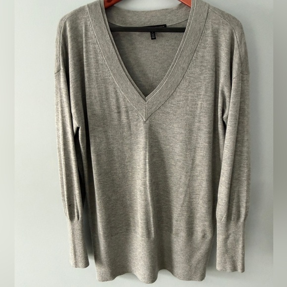 White House Black Market Gray V-Neck Cashmere Blend Sweater – Size L - Picture 3 of 14